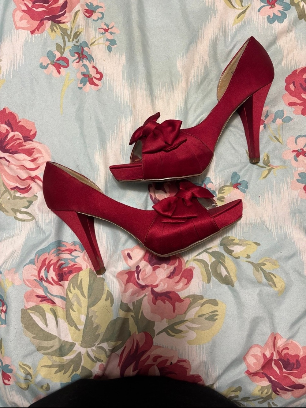 DAVIDS BRIDAL Apple Red Satin Peep-Toe Platform Heels with Bow size 9M